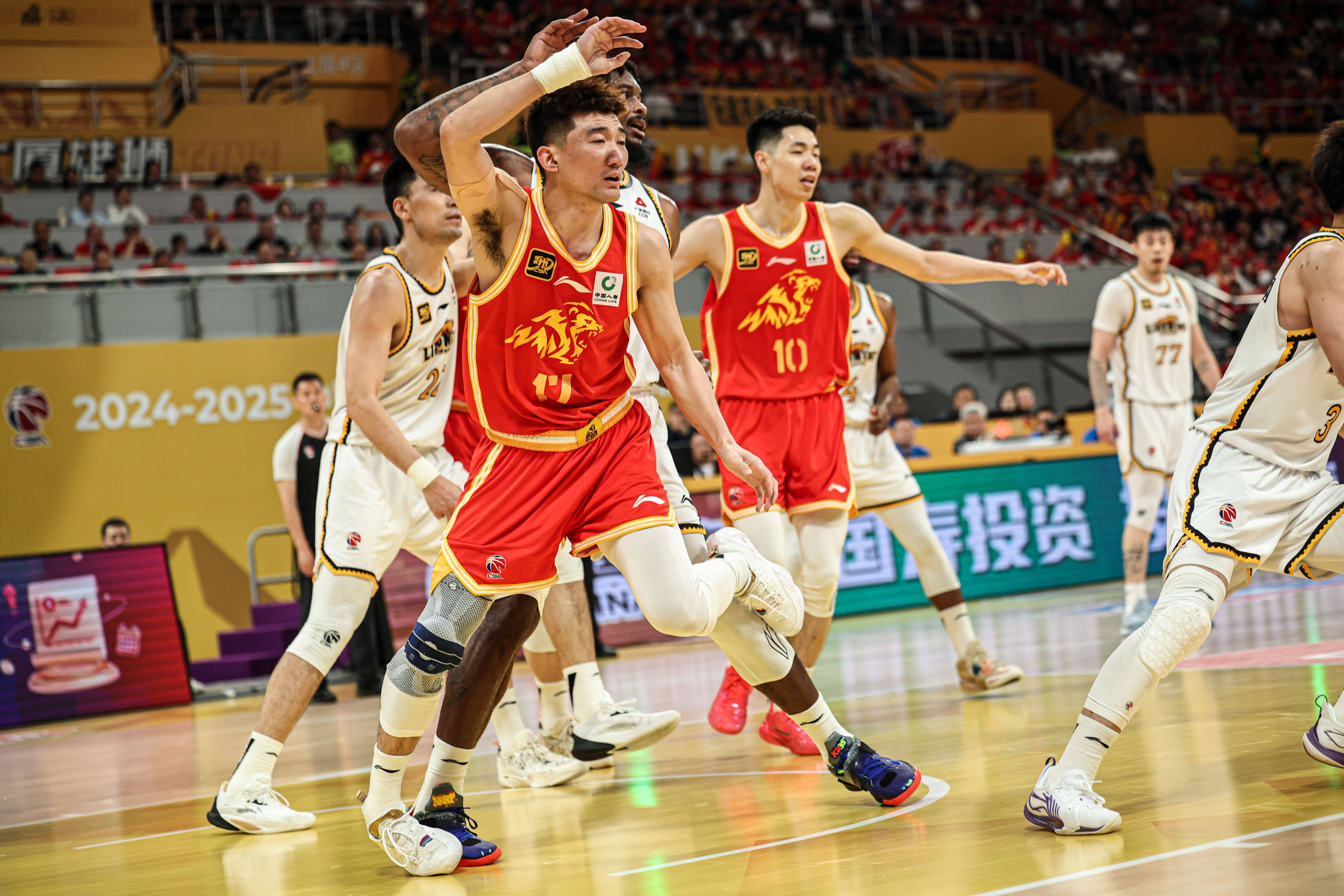 九游体育下载包含加时末段中超传出新动向；广厦男篮扳平良机；管理层表态——赛场秩序良好；数据趋势出现新变化的词条